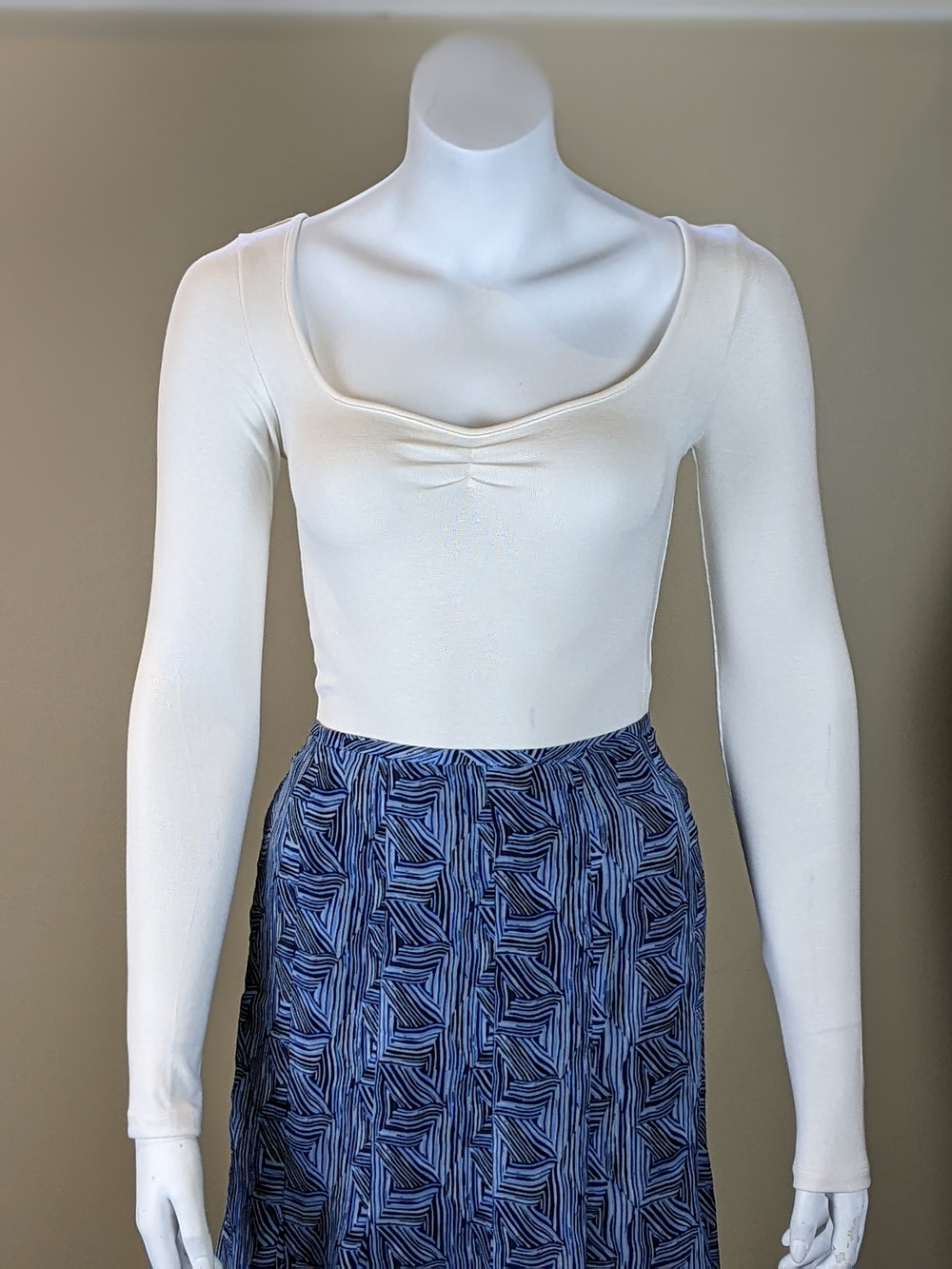 White Long-Sleeve Ruched Scoop Neck Women’s Top - Picture 2 of 7